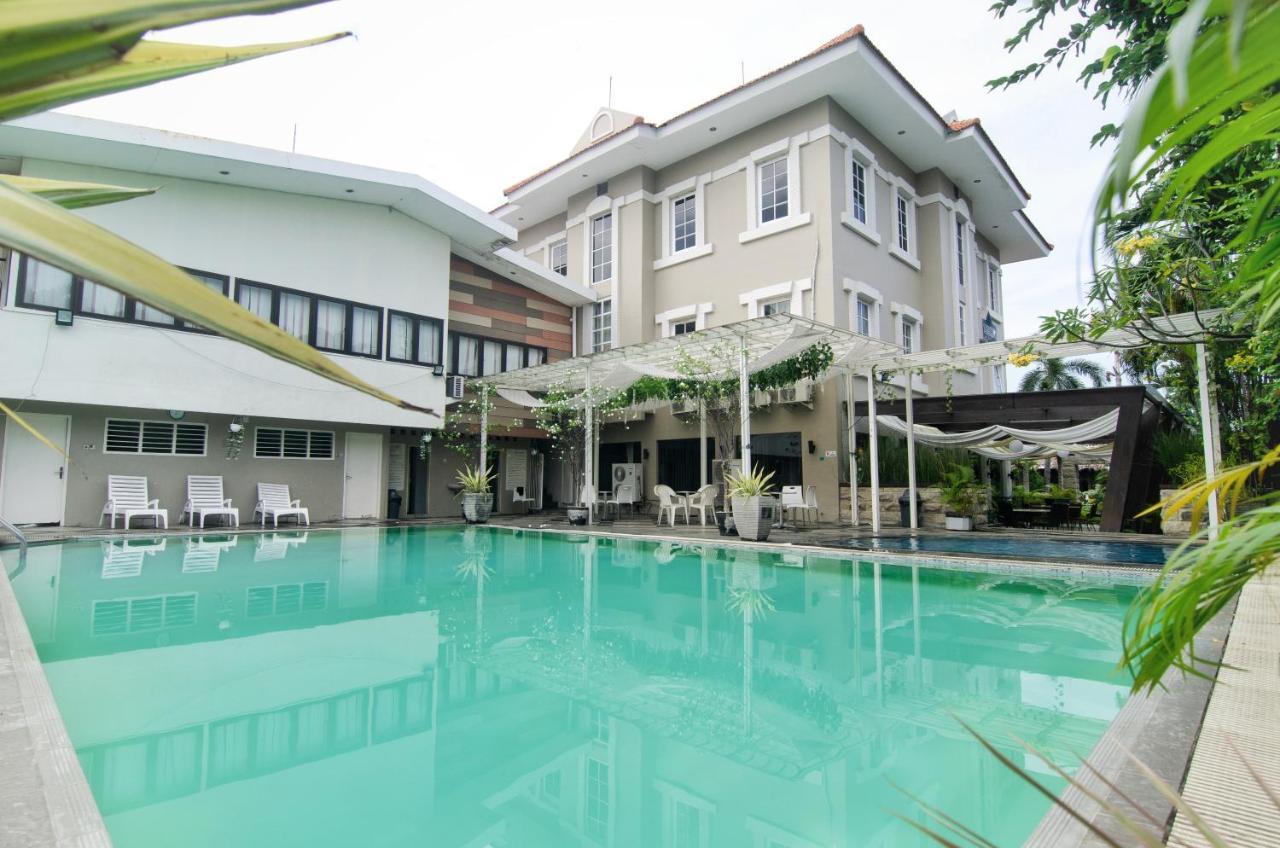 Country Heritage Hotel Сурабая Екстериор снимка