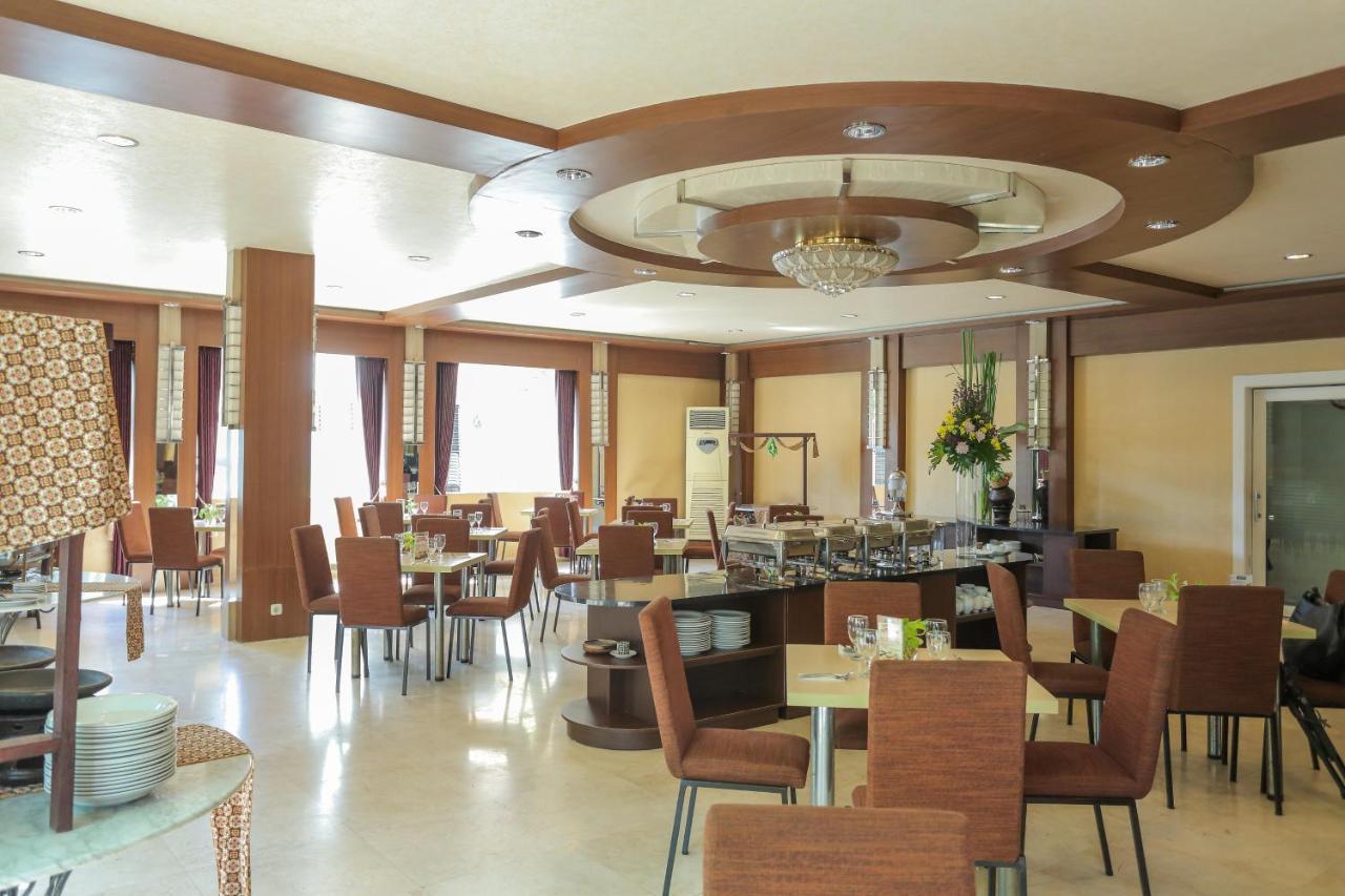 Country Heritage Hotel Сурабая Екстериор снимка