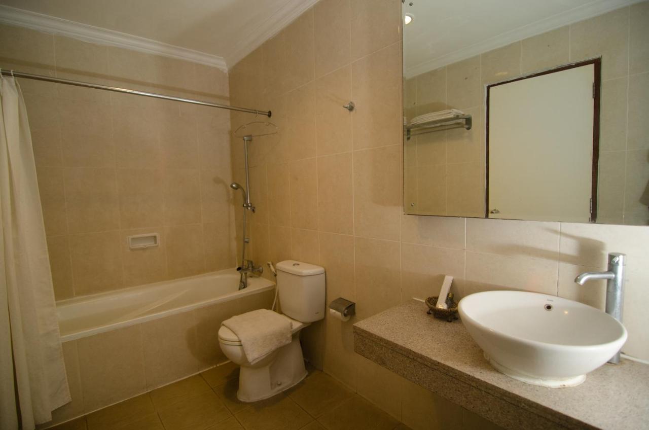 Country Heritage Hotel Сурабая Екстериор снимка